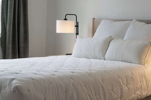 3 bedrooms, iron/ironing board, WiFi, bed sheets - The Drift at Firelight | Big Sky Adventure+Hot Tub (Big Sky)