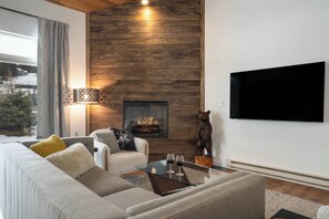 TV, fireplace - The Drift at Firelight | Big Sky Adventure+Hot Tub (Big Sky)