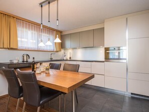 Fridge, microwave, oven, dishwasher - Top Ferienwohnung Breithorn (SkiIn/SkiOut) by Interhome (Zermatt)