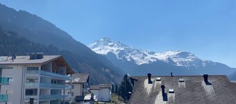 Grosszügige Dachwohnung mit Aussicht by Interhome
