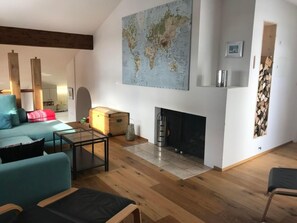 TV, fireplace - Grosszügige Dachwohnung mit Aussicht by Interhome (Savognin)