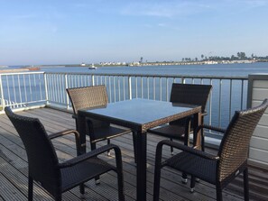 Outdoor dining - Fewo Kapteins Lounge by Seeblick Ferien ORO by Interhome (Hasselberg)