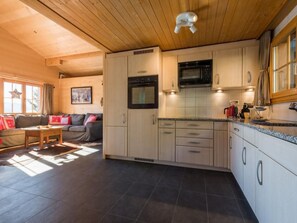 Fridge, microwave, oven, dishwasher - Chalet Heidelbeeri by Interhome (Bellwald)