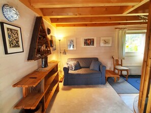 Fireplace, DVD player