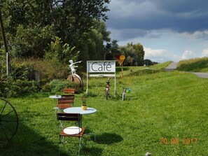 屋外ダイニングエリア