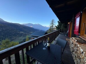 Outdoor dining - Wohnung Am Hang by Interhome (Bellwald)