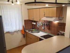 Fridge, microwave, oven, cookware/dishes/utensils - Haus im Grünen by Interhome (Velten)