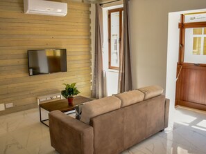 TV - "Seaside Spirit" mit Balkon by Interhome (Msida)