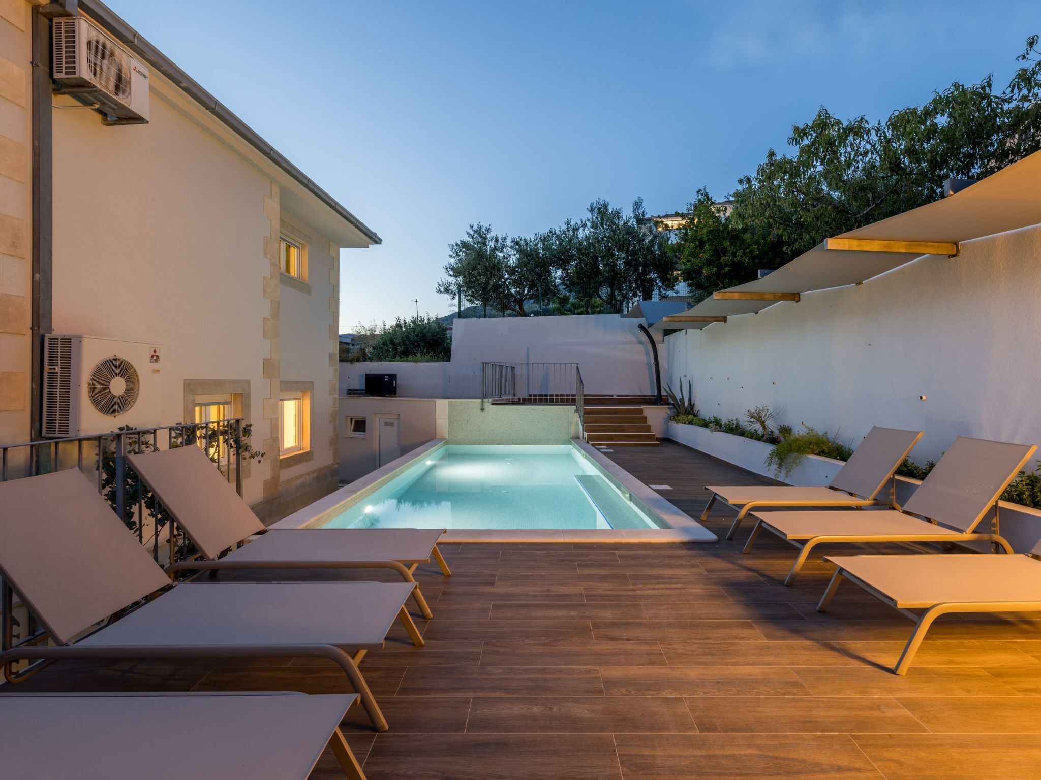 Een verwarmd zwembad