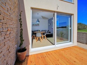 Outdoor dining - Große Wohnung in Bibinje mit Möblierter Terrasse by Interhome (Zadar/Bibinje)