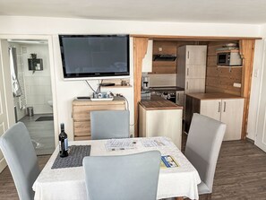 Dining - Bergwiese mit Balkon by Interhome (Haller)