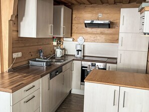 Fridge, microwave, oven, dishwasher - Bergwiese mit Balkon by Interhome (Haller)