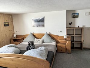 Internet - Bergwiese mit Balkon by Interhome (Haller)