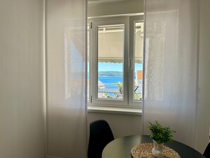 Dining - Gesamte Wohnung in Dramalj mit Terrasse und Grill by Interhome (Crikvenica/Dramalj)
