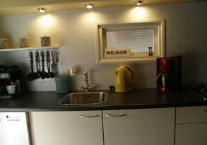 Fridge, microwave, oven, dishwasher - Urlaub wie früher auf einem Bauernhof mit dem Komfort von heute. by Interhome (Bonnerveen)