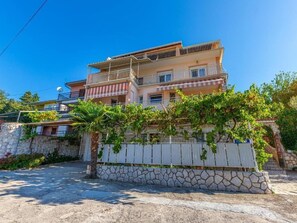 Exterior - in Dramalj mit Terrasse und Grill by Interhome (Crikvenica/Dramalj)