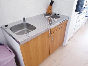 Fridge, cookware/dishes/utensils - Appartement in Dramalj mit Eigenem Balkon by Interhome (Crikvenica/Dramalj)