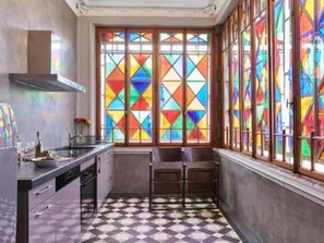 Réfrigérateur, four, lave-vaisselle