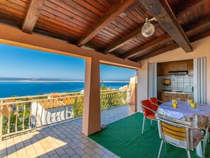 Outdoor dining - Wunderschöne Ferienwohnung in Dramalj und Meerblick by Interhome (Crikvenica/Dramalj)