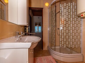 Bathroom - Wunderschöne Ferienwohnung in Dramalj und Meerblick by Interhome (Crikvenica/Dramalj)