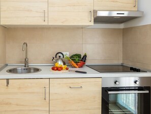 Fridge, microwave, oven, cookware/dishes/utensils - Apartment Andjelko by Interhome (Polje)