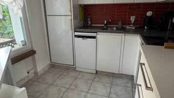 Réfrigérateur, micro-ondes, four, lave-vaisselle