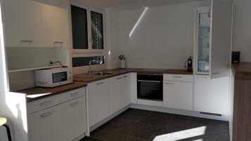 Kühlschrank, Mikrowelle, Ofen, Geschirrspüler