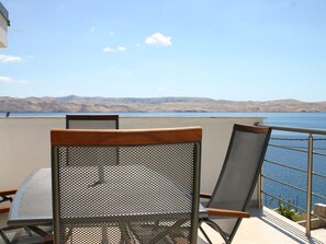 Terrace/patio - Apartment Mios by Interhome (Karlobag)