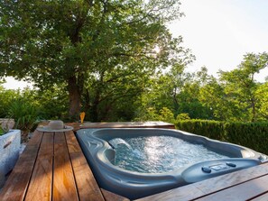 Outdoor spa tub - Vacation home Mendy by Interhome (Tučepi)