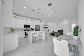 Private kitchen - ✅ Cozy 3BR Duplex Unit with WiFi and Laundry in Lehigh Acres (Lehigh Acres)