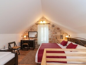 Internet - für drei Personen by Interhome (Omiš)