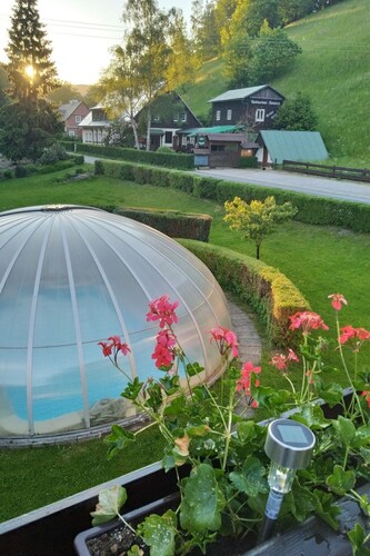 mit solarbeheiztem Außenpool und Sauna by Interhome