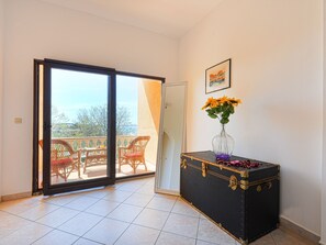 Interior - Wohnung "Astoria" mit Blick auf das Wasser by Interhome (Zaton)