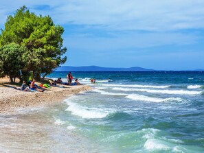 Beach - Wohnung "Astoria" mit Blick auf das Wasser by Interhome (Zaton)