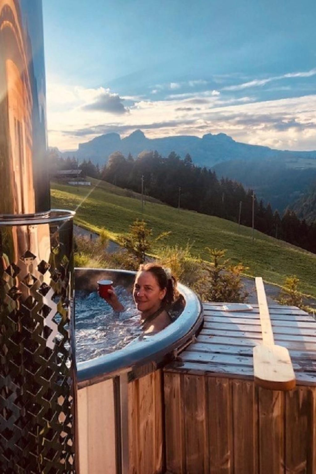 Tina de hidromasaje al aire libre