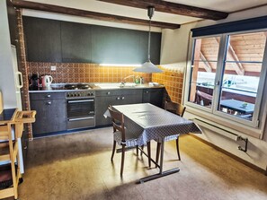 Frigorifero, forno, lavastoviglie, pentole/stoviglie/utensili