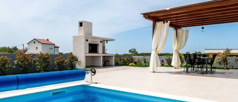 Et oppvarmet basseng