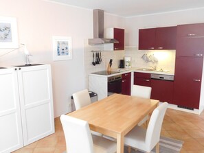 Fridge, oven, dishwasher, cookware/dishes/utensils - mit Sauna und Kamin für 2 Personen by Interhome (Bodstedt)