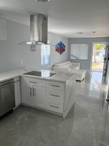 2-bedroom house Just renovated in Miami