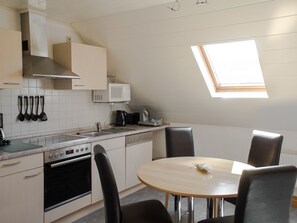 Fridge, microwave, oven, dishwasher - Gästehaus Edith by Interhome (Trittenheim)