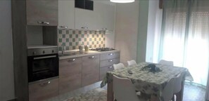 Fridge, oven, stovetop, cookware/dishes/utensils