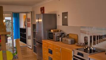 Kühlschrank, Mikrowelle, Ofen, Geschirrspüler