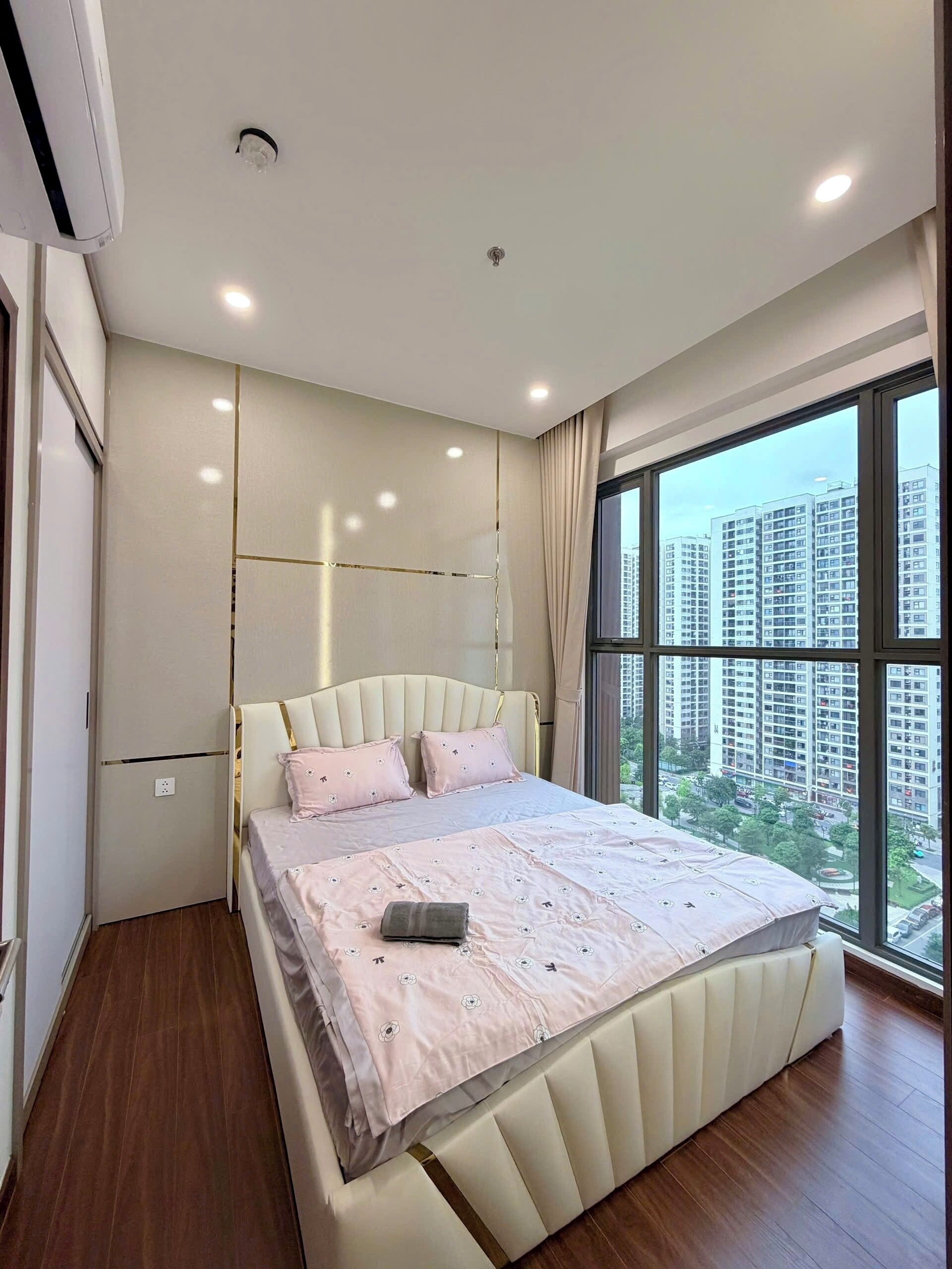 Luxury Apartment | Free WiFi, bed sheets