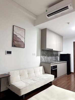 Deluxe Studio, City View | Free WiFi, bed sheets - Sunny Residence (Ha Noi)