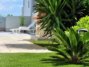 Terrace/patio - Bezaubernde Ferienwohnung mit gemeinsamem Pool by Interhome (Privlaka)