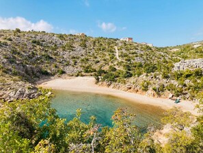Beach - Apartment Grgic by Interhome (Karlobag)