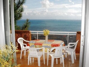 Outdoor dining - "Maison 3 personnes" by Interhome (Conca)