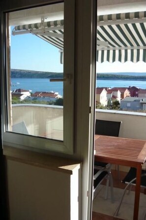 Dining - Nette Ferienwohnung mit Whirlpool und Garten by Interhome (Rab/Rab)
