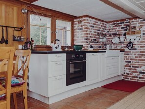 Kühlschrank, Mikrowelle, Ofen, Geschirrspüler