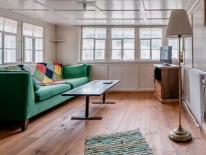 TV - Lindeli by Interhome (St. Peterzell)